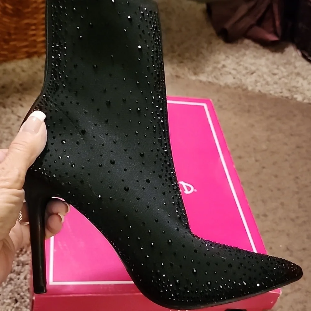ID Required Black Sparkle Boots - Picture 4 of 9